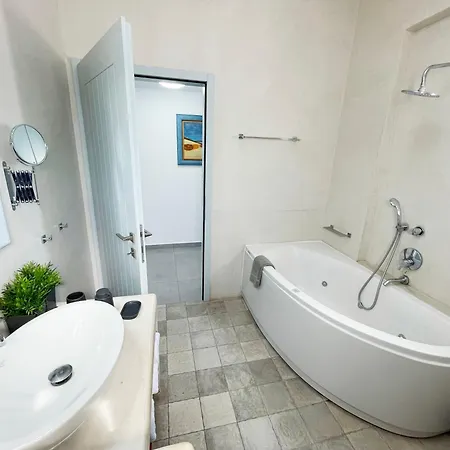 Sea Villa Monolithos (Santorini)